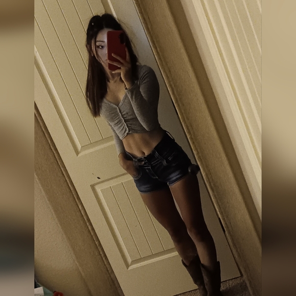 Meet your Posher, Hannah - Picture 2 of 2